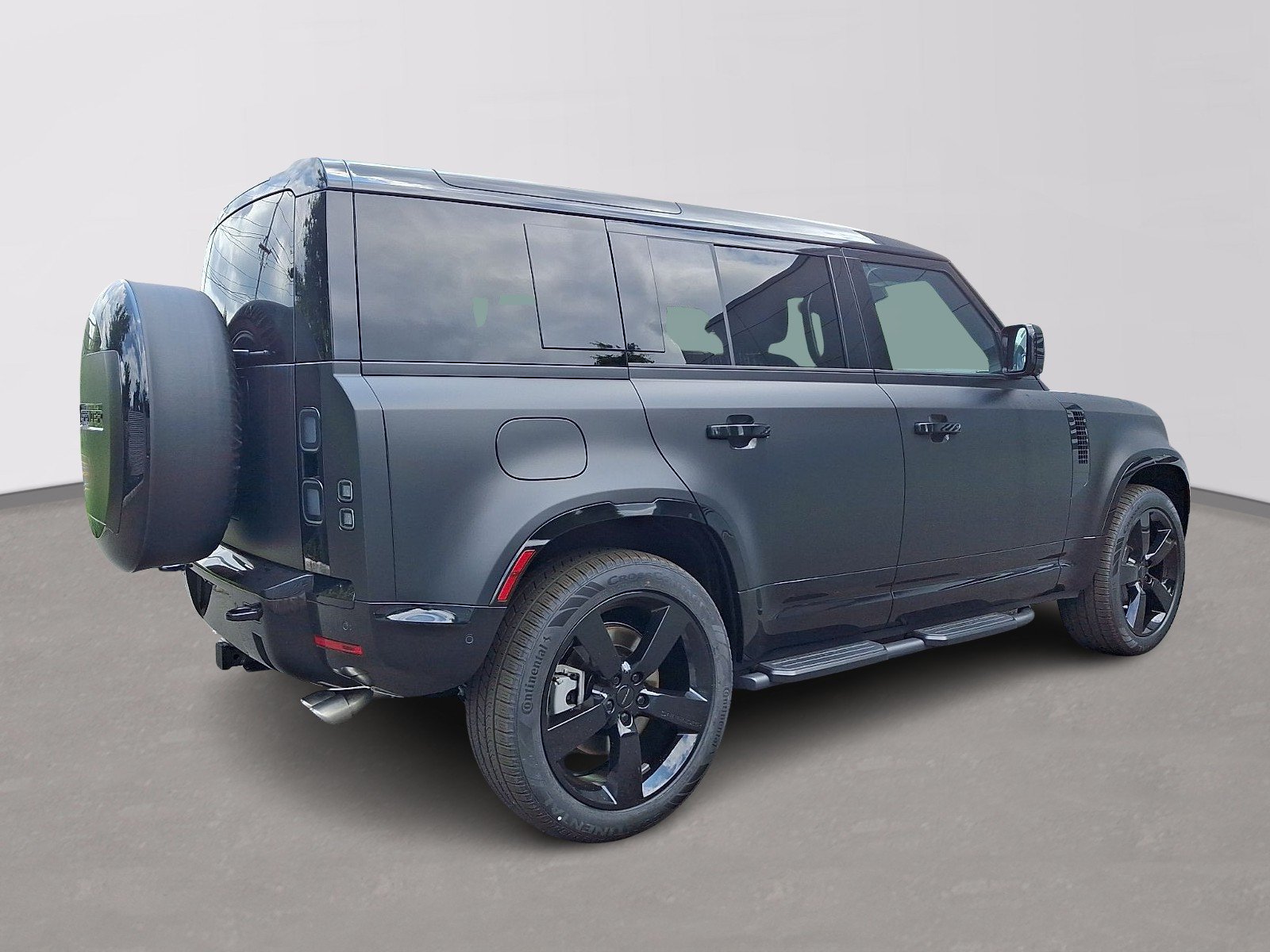 New 2026 Santorini Black Land Rover X-Dynamic SE image 3