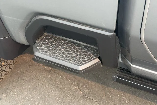 New 2026 Sterling Metallic GMC AT4 image 7