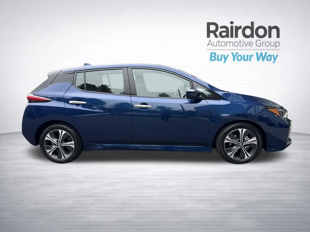 Used 2022 Deep Blue Pearl Nissan SV image 8