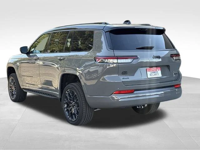 New 2027 Sting-Gray Clear-Coat Paint Jeep Summit image 4