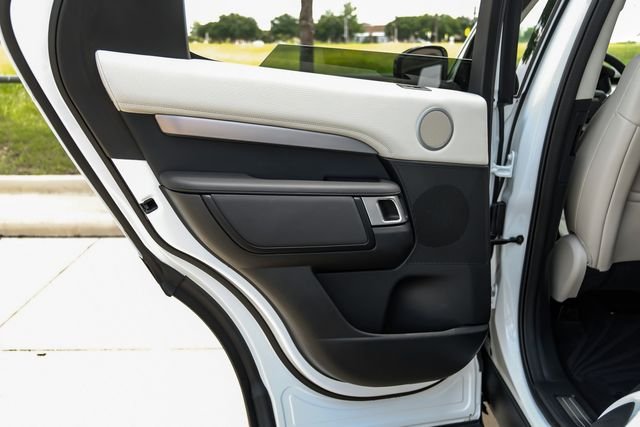 Used 2025 White Land Rover Dynamic SE image 61