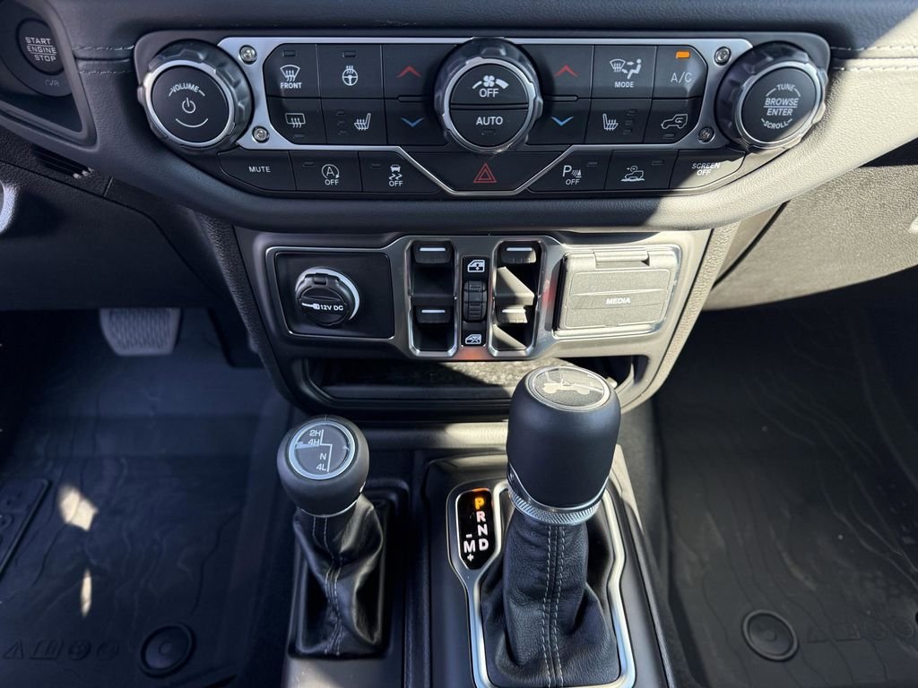 2025 Jeep Wrangler 4-Door Sahara - Photo 22