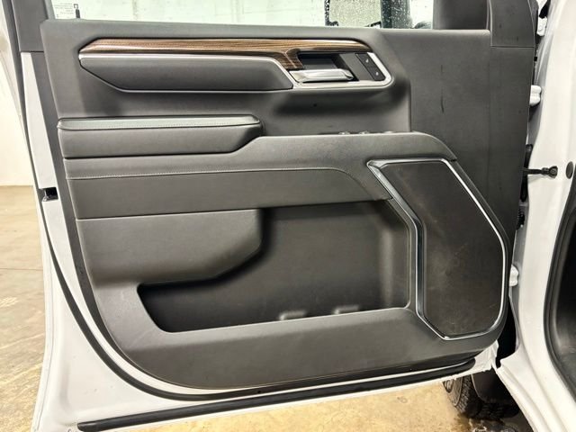 Used 2024 White Chevrolet LT image 17
