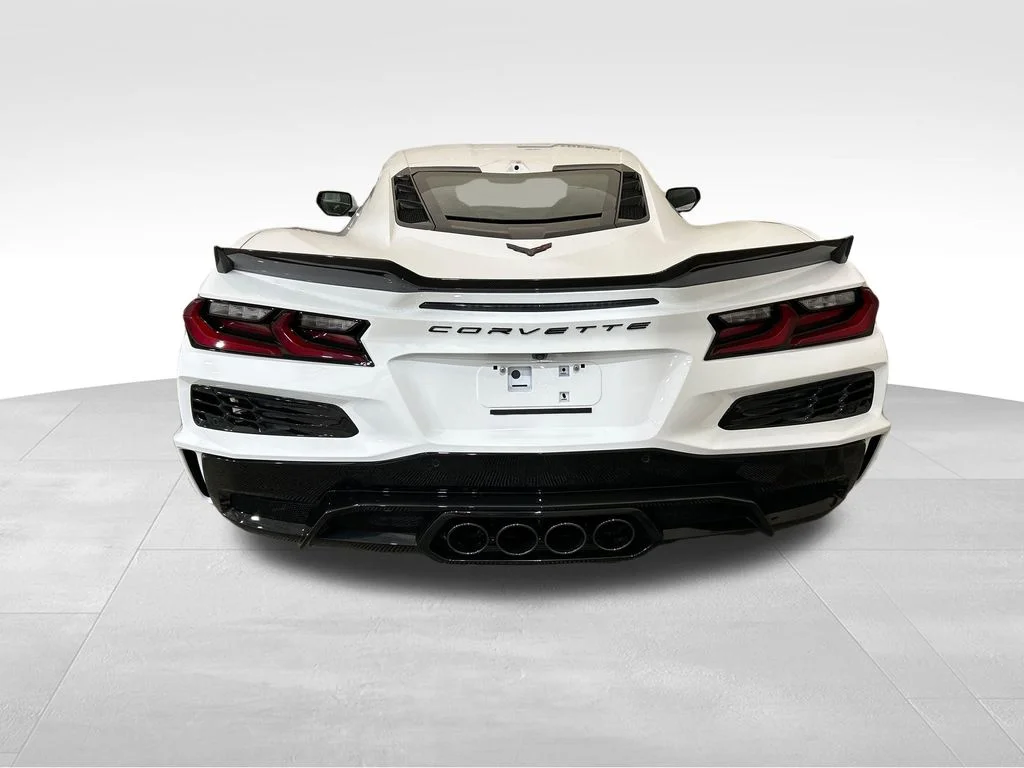 Used 2025 White Chevrolet Z06 image 4