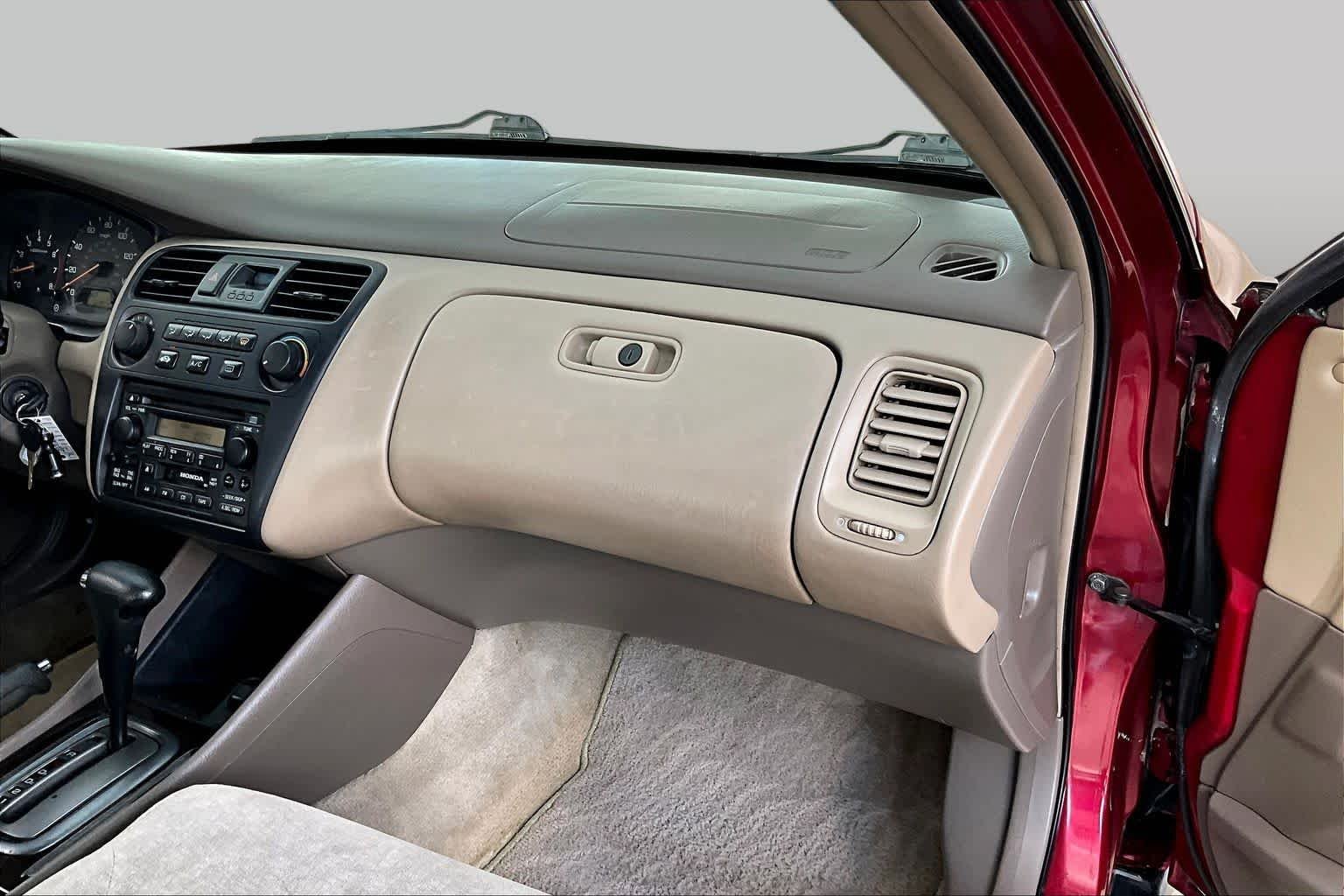 Used 2002 Firepepper Red Pearl Honda SE image 17
