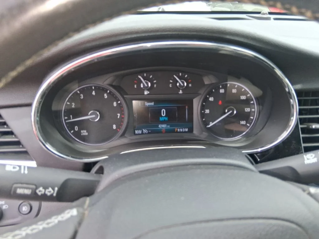 Used 2017 White Buick Essence image 10