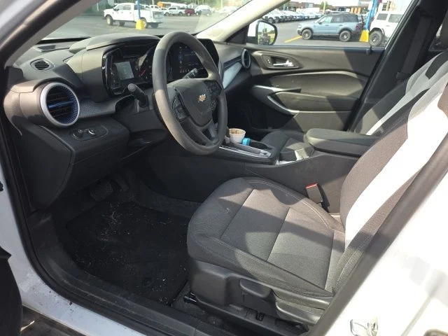Used 2025 White Chevrolet LS image 12