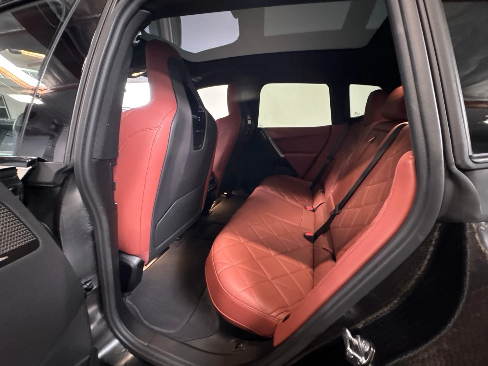 Used 2026 Beige BMW xDrive60 image 18