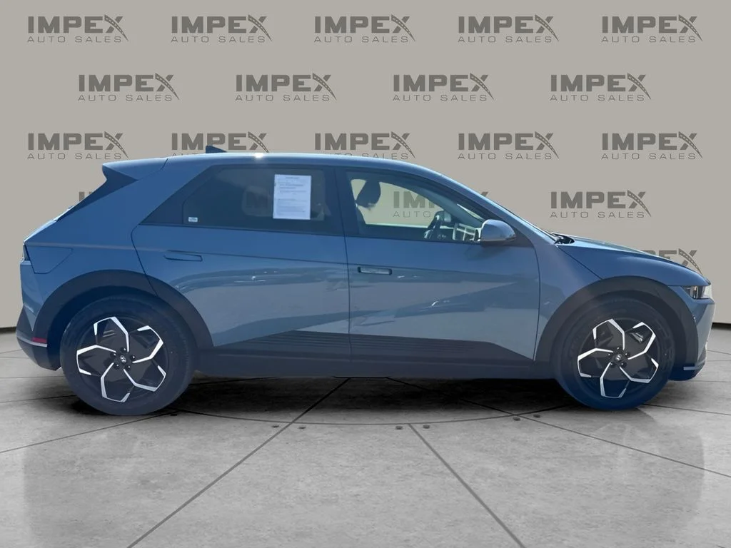Used 2023 Blue Hyundai SE image 6