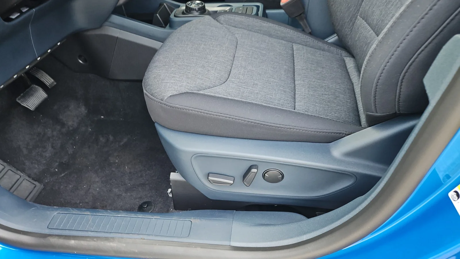 New 2026 Velocity Blue Ford XLT AWD image 9