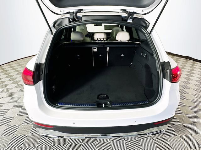 New 2026 Polar White Mercedes-Benz GLC 300 image 57