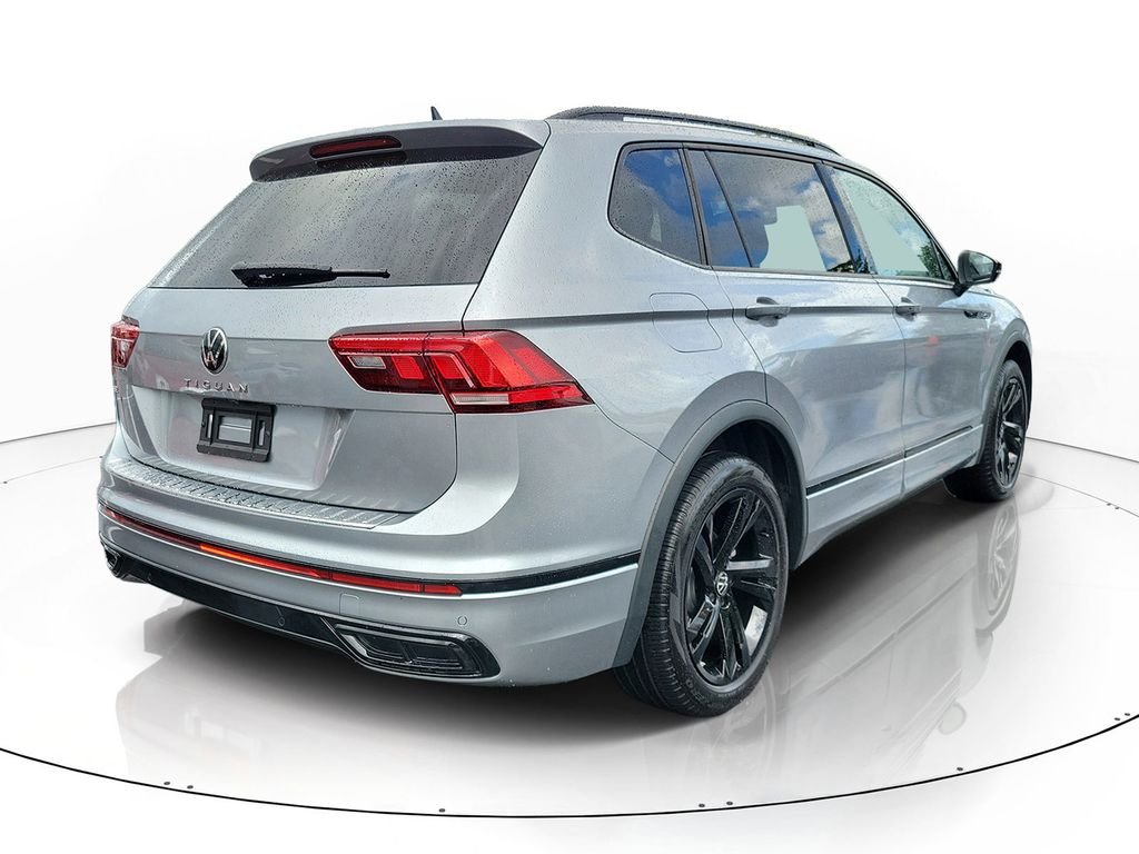 Used 2023 Silver Volkswagen 2.0T SE R-Line Black image 4