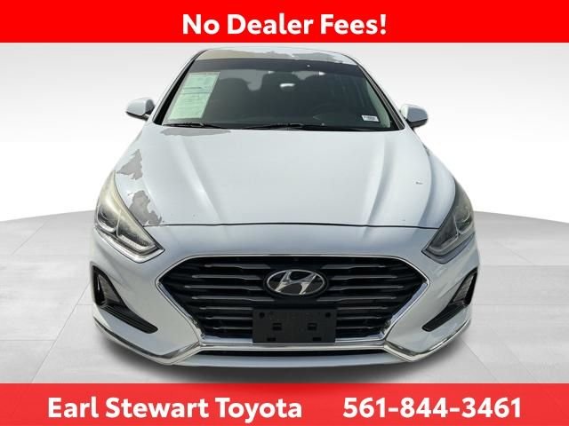 Used 2018 White Hyundai SE image 10