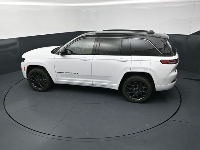 New 2026 Bright White Clear-Coat Exterior Paint Jeep Summit image 15