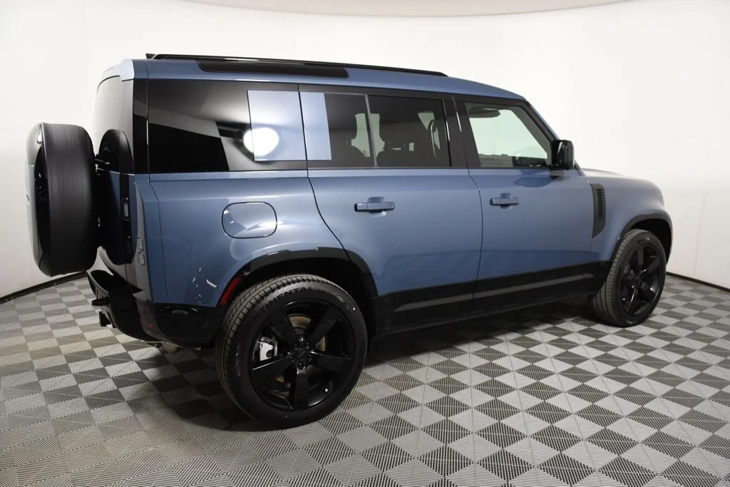 New 2026 Tasman Blue Land Rover X-Dynamic SE image 7