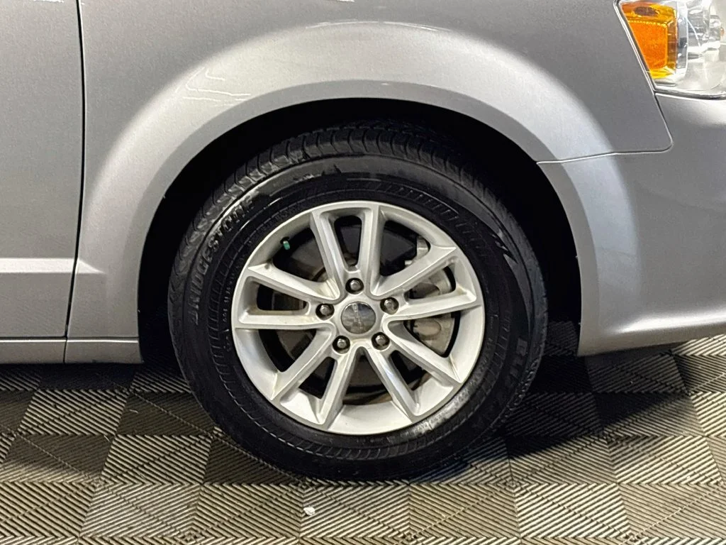Used 2019 Silver Dodge SXT image 21
