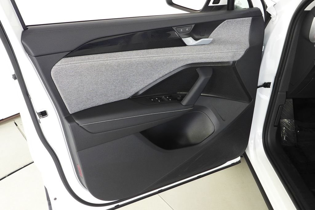 2025 Volkswagen Tiguan S - Photo 11