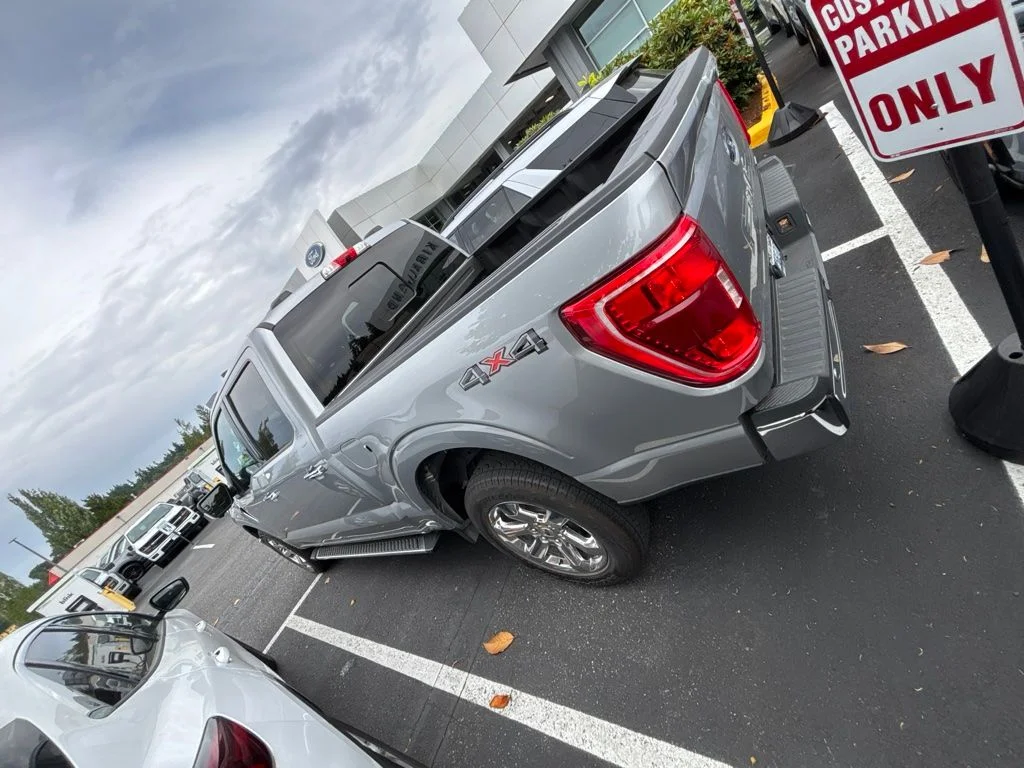 Used 2022 Iconic Silver Metallic Ford XLT image 3