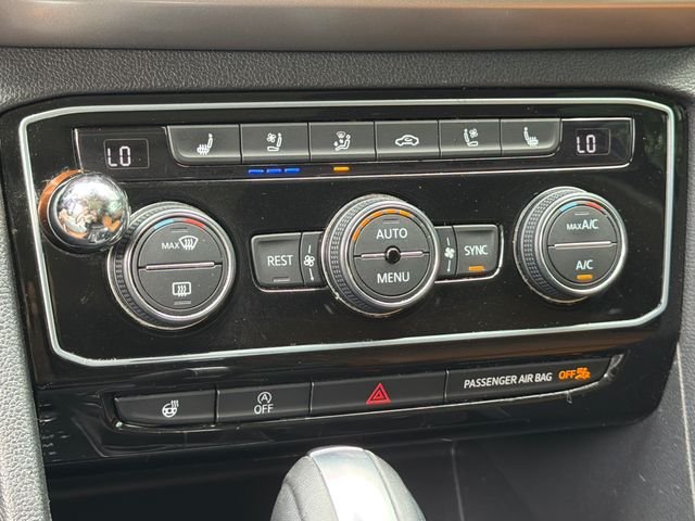 Used 2018 Gray Volkswagen SEL Premium image 33