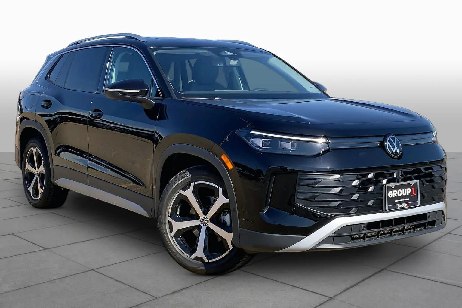 New 2026 Deep Black Pearl Volkswagen SE image 2