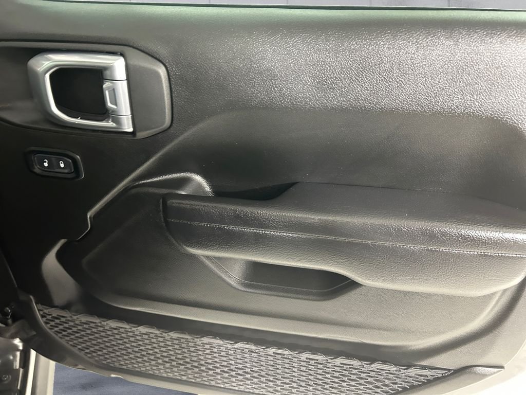 Used 2023 Gray Jeep Rubicon image 15