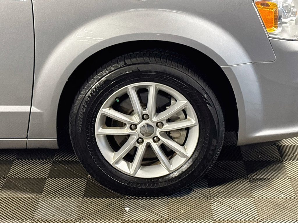 Used 2019 Silver Dodge SXT image 21