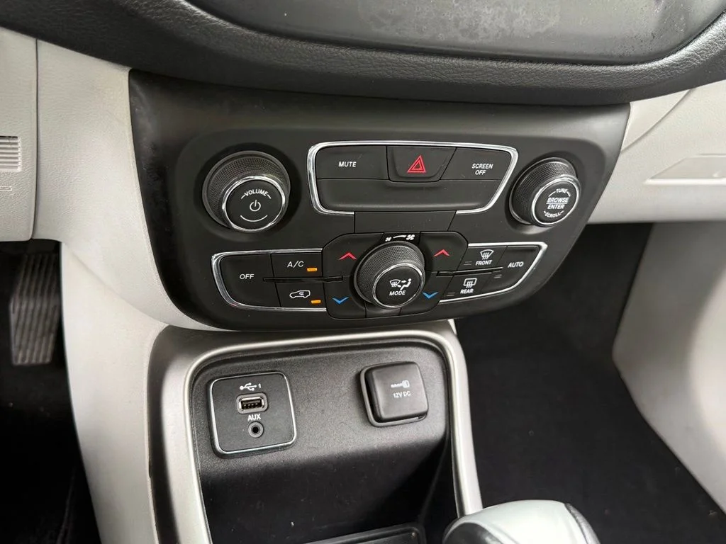 Certified Used 2019 Blue Jeep Latitude image 26