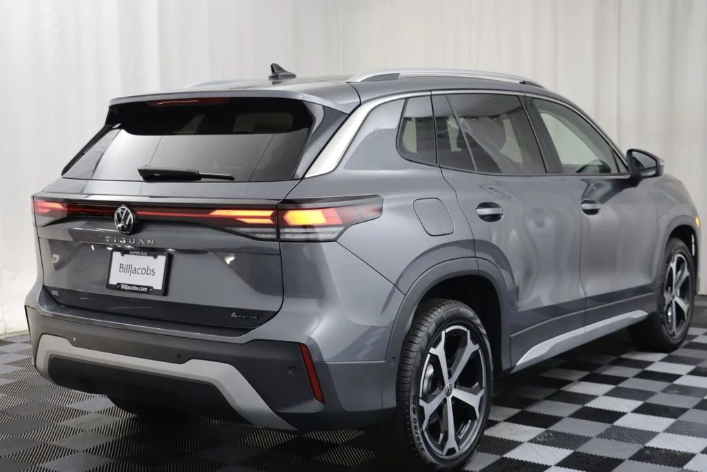 New 2026 Platinum Gray Volkswagen 2.0T SE image 17