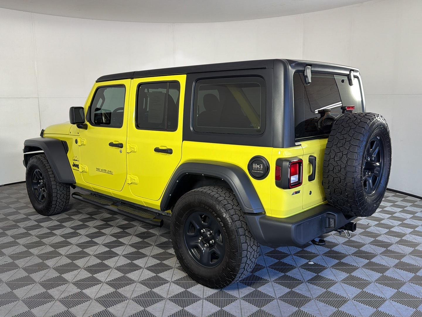 Used 2024 High Velocity Clearcoat Jeep Sport image 7