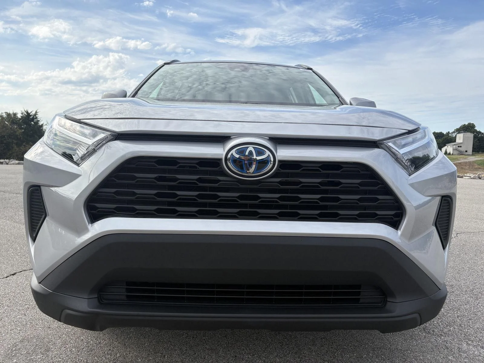 Used 2022 Silver Sky Metallic Toyota Hybrid XLE image 19