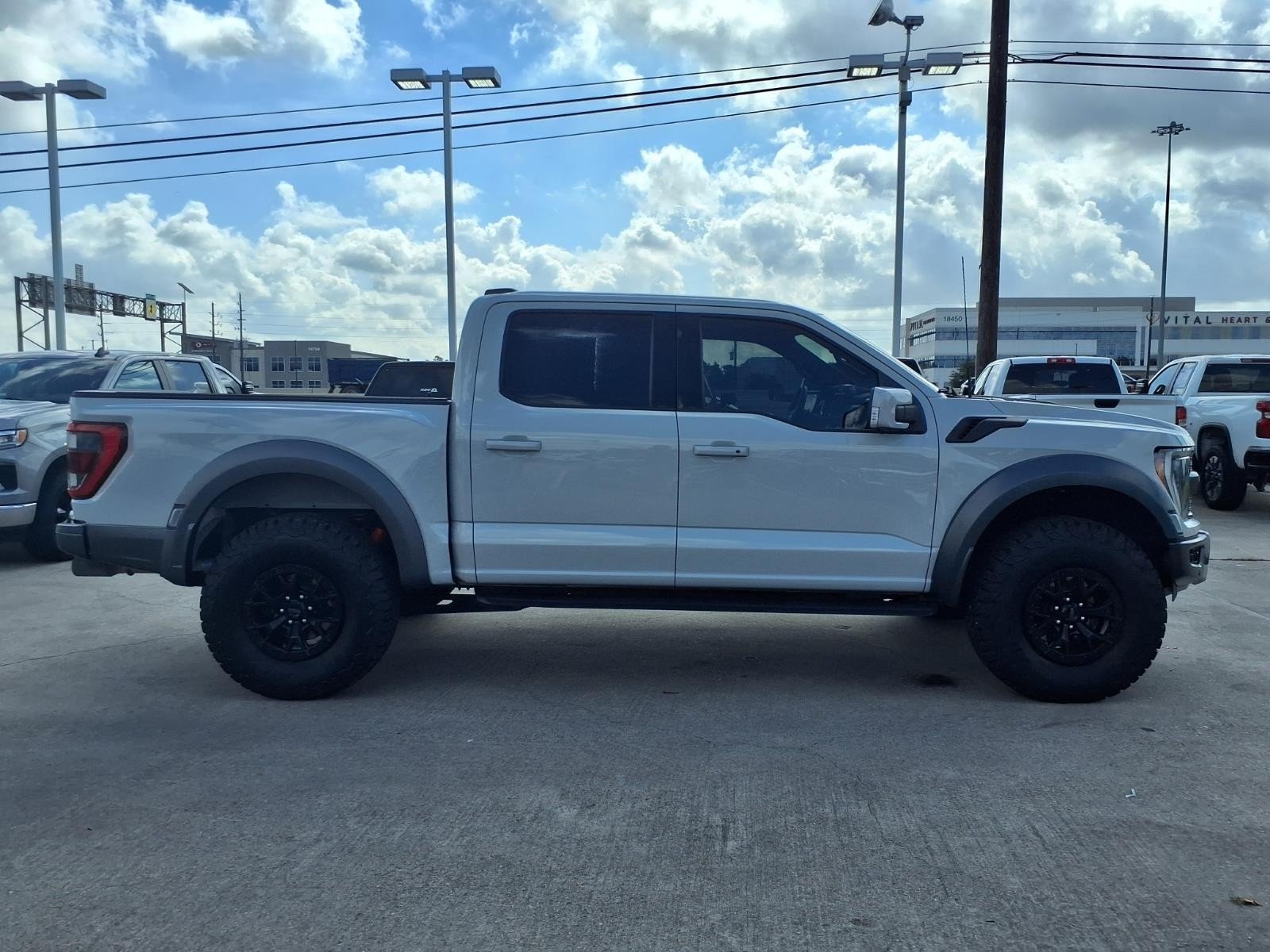 2023 Ford F-150 Raptor - Photo 8