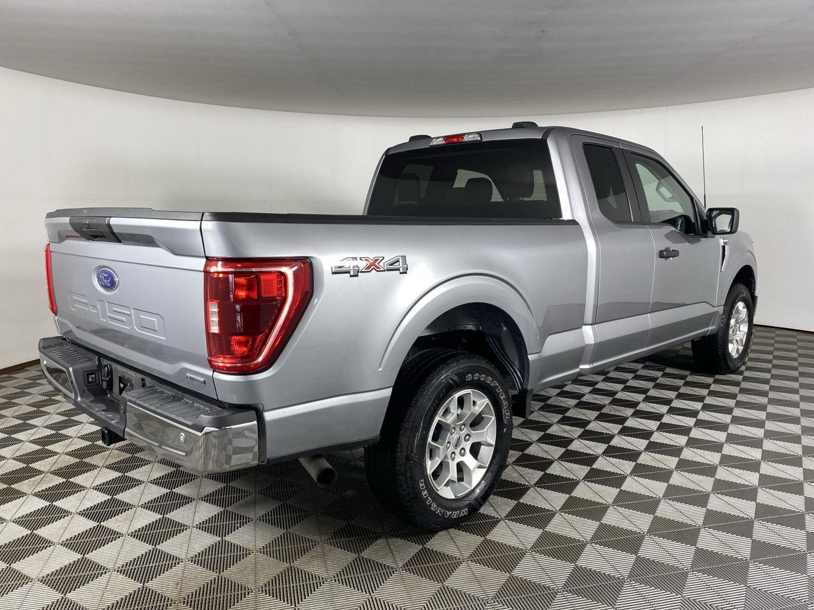 Used 2022 Iconic Silver Ford XLT image 10