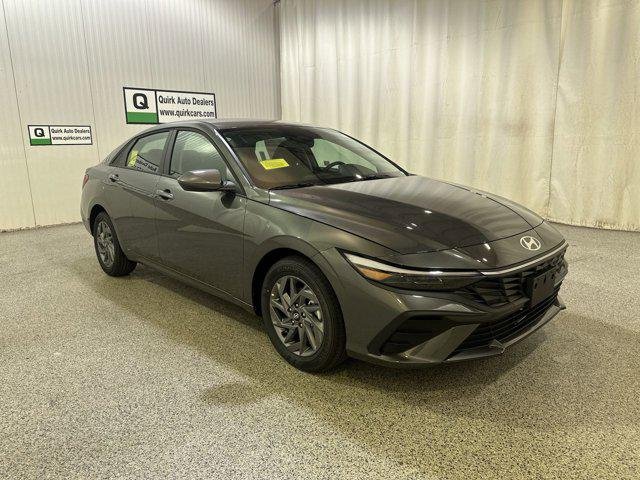 2026 Hyundai Elantra Blue - Photo 3