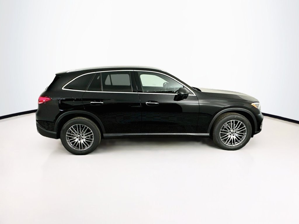 New 2027 Black Mercedes-Benz GLC 300 image 37