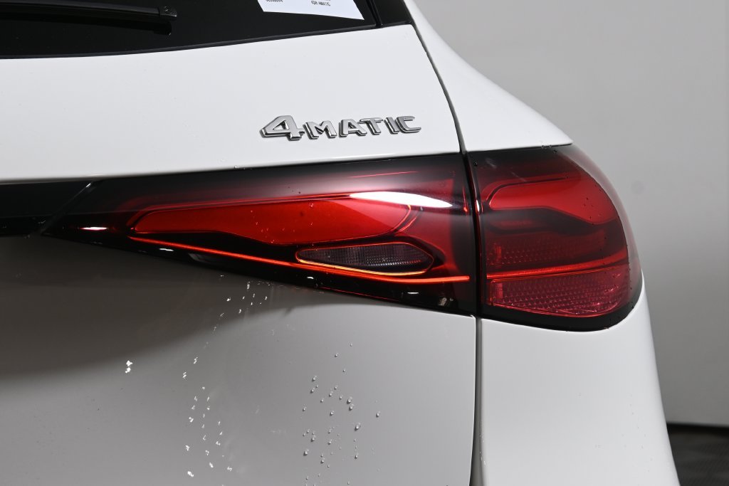 New 2027 Polar White Mercedes-Benz GLC 300 image 13