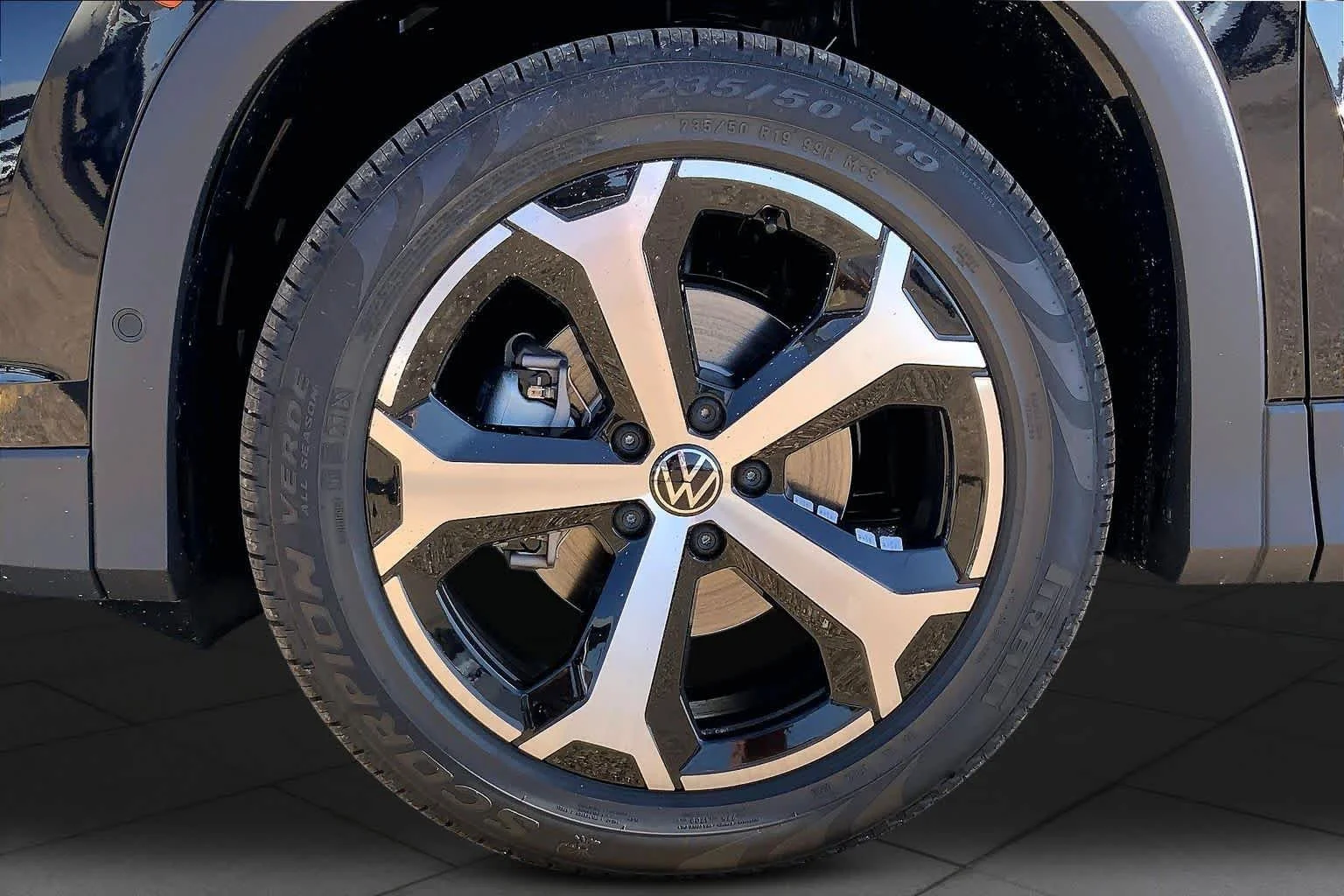 New 2026 Deep Black Pearl Volkswagen SE image 12