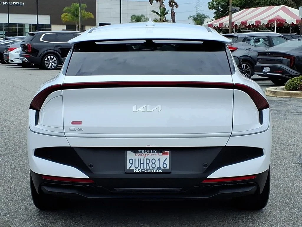 Certified Used 2025 White Kia Light image 5