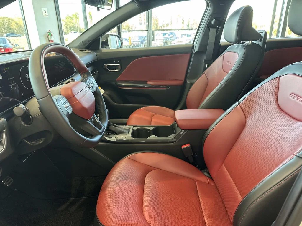 2025 Kia K4 GT-Line Turbo - Photo 8