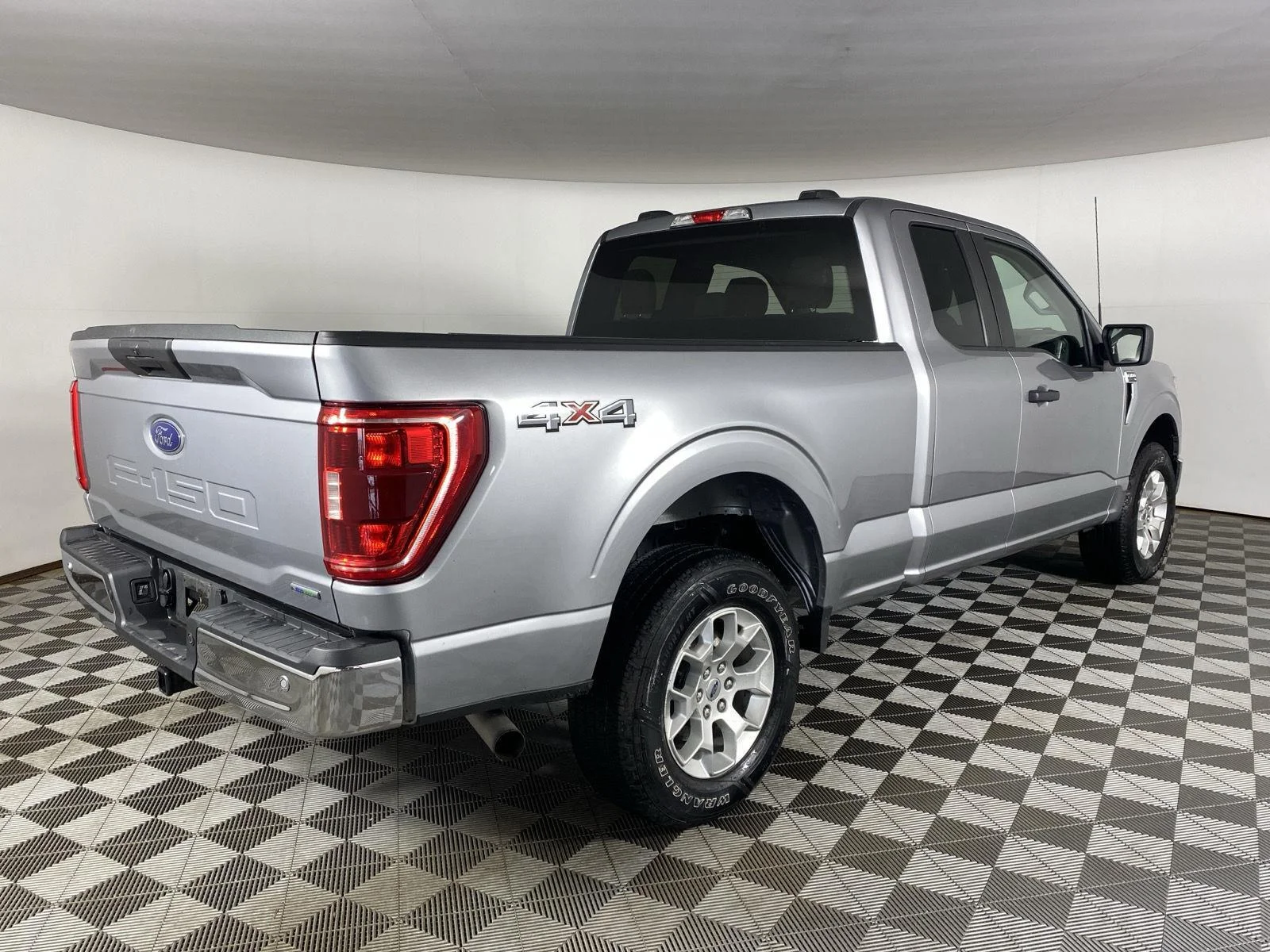 Used 2022 Iconic Silver Ford XLT image 10