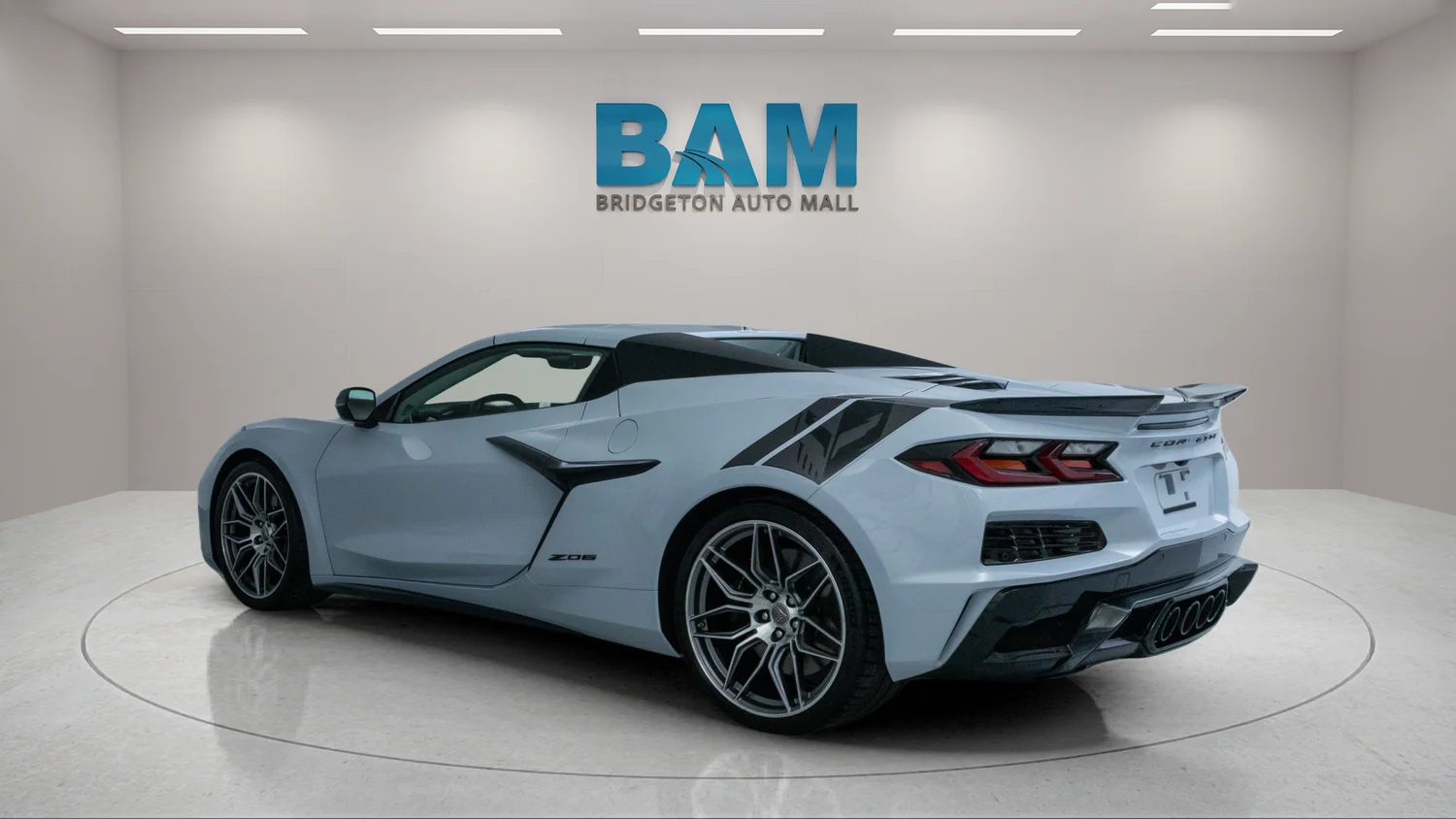 Used 2024 White Chevrolet Z06 image 5