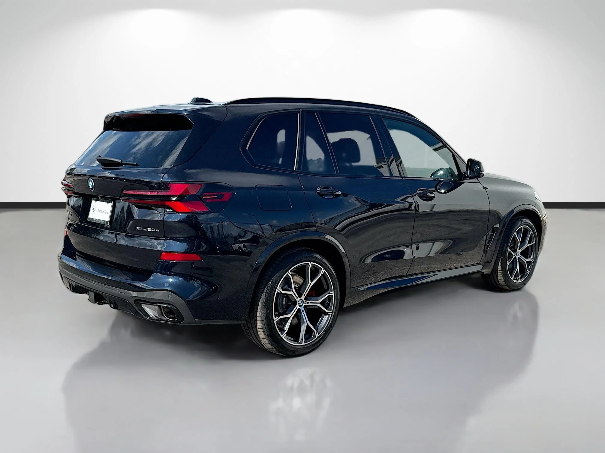 New 2026 Carbon Black Metallic BMW xDrive50e image 3