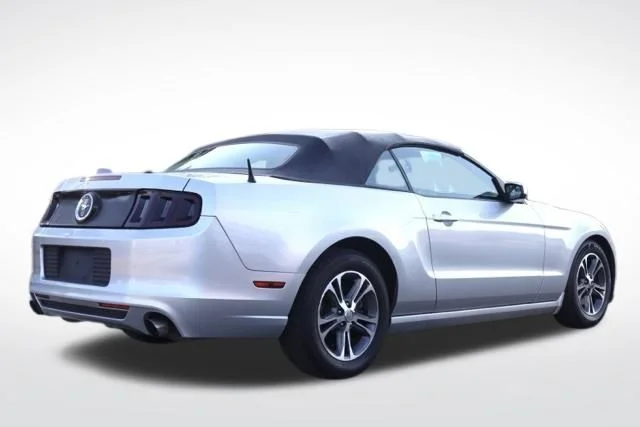 Used 2014 Silver Ford V6 Premium image 11