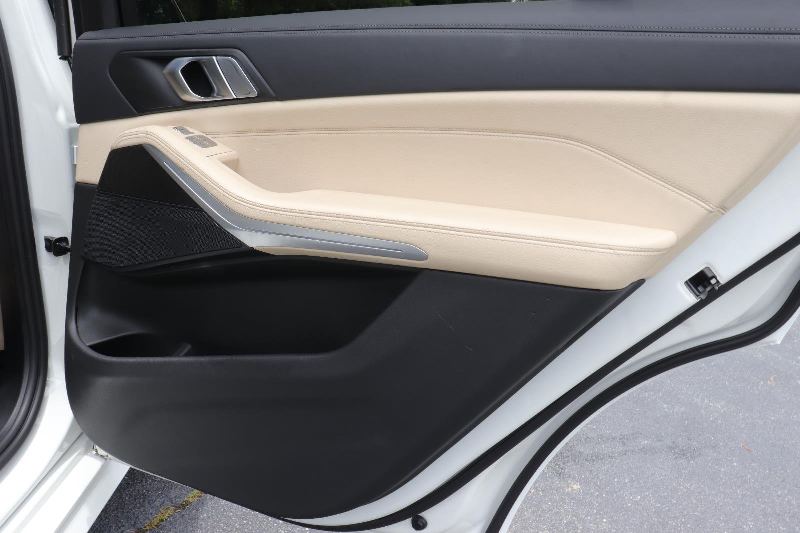 Used 2022 Alpine White BMW xDrive40i image 21