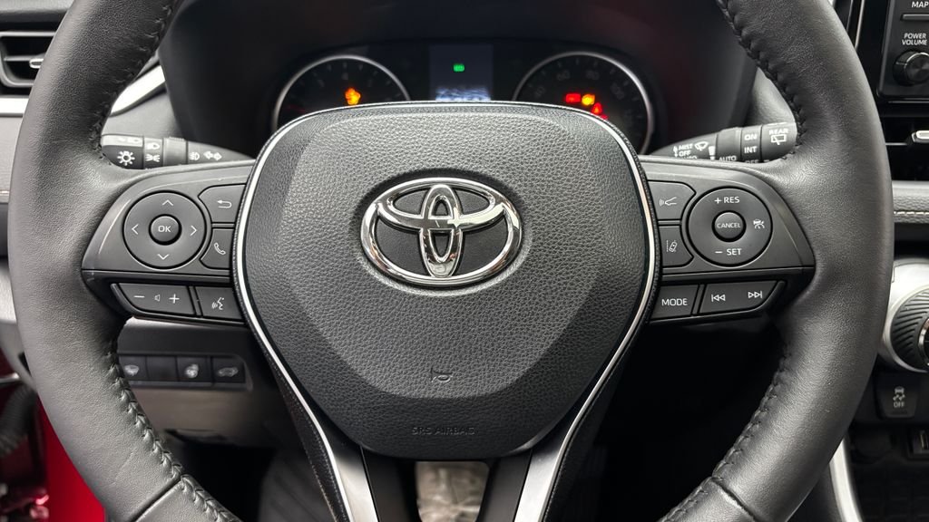Used 2021 Red Toyota XLE Premium image 20