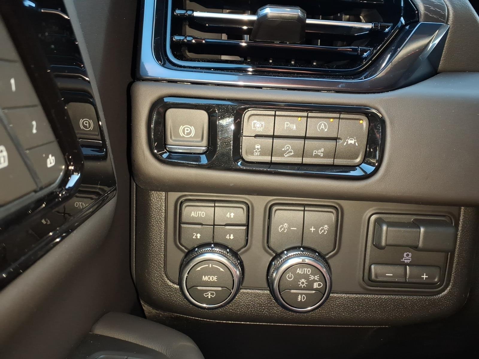 2026 GMC Yukon AT4 Ultimate - Photo 21
