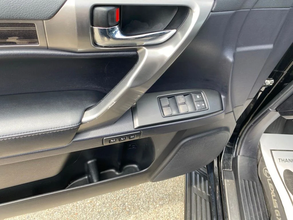 Used 2022 Black Lexus 460 image 11