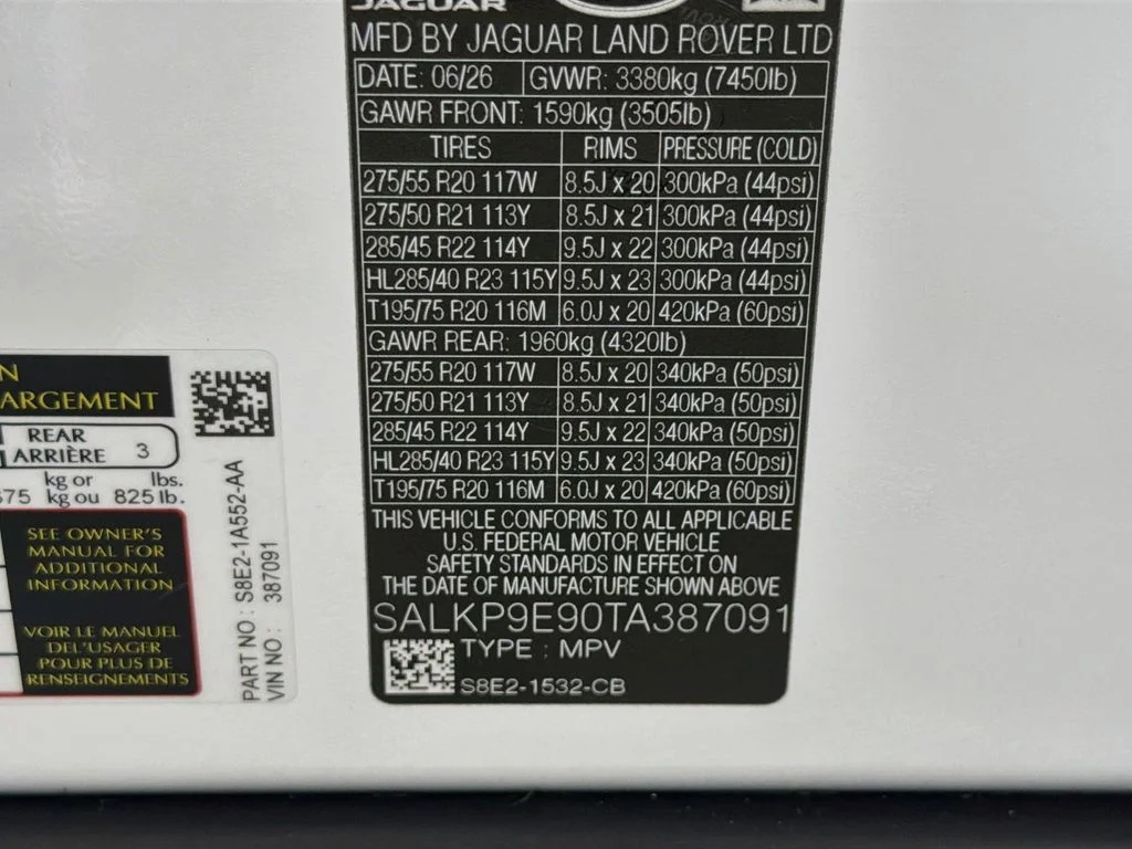 New 2026 Fuji White Land Rover SE image 34