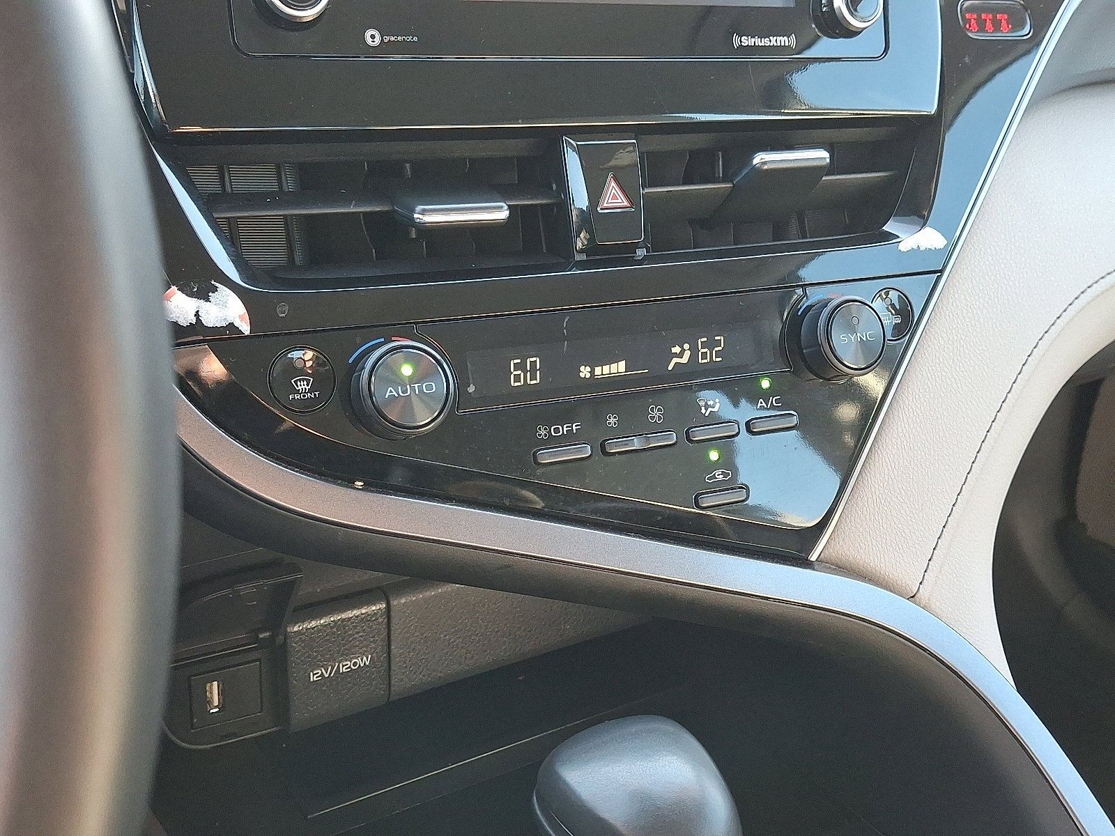 2024 Toyota Camry SE - Photo 17