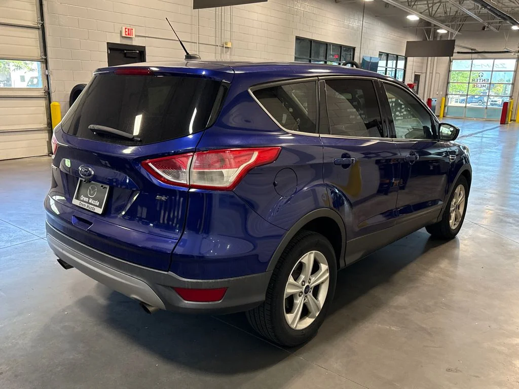Used 2016 Blue Ford SE image 4