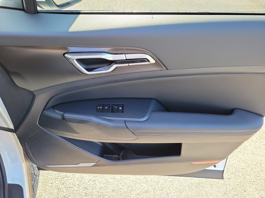 New 2027 Snow White Pearl Kia EX image 10